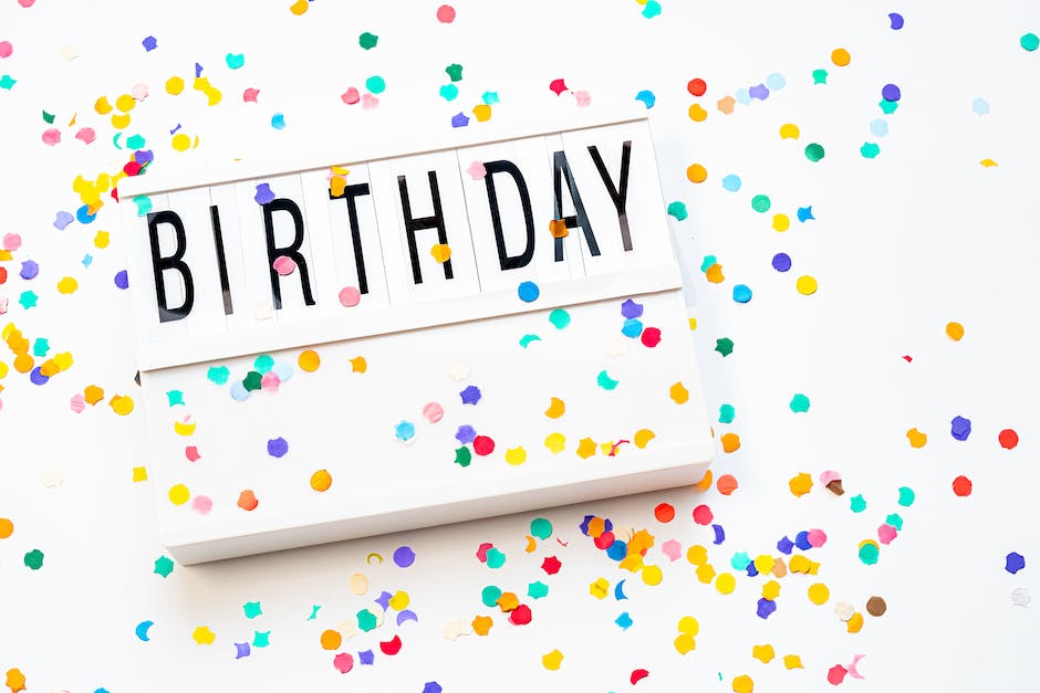 Geburtstag am 2.3: Wer feiert an diesem Tag Geburtstag?